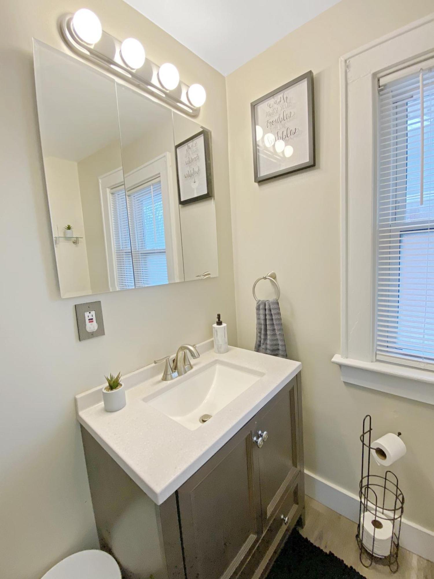 Lux 3Br, Steps From Airport, U Of R & Grocery Stores Rochester Exteriér fotografie